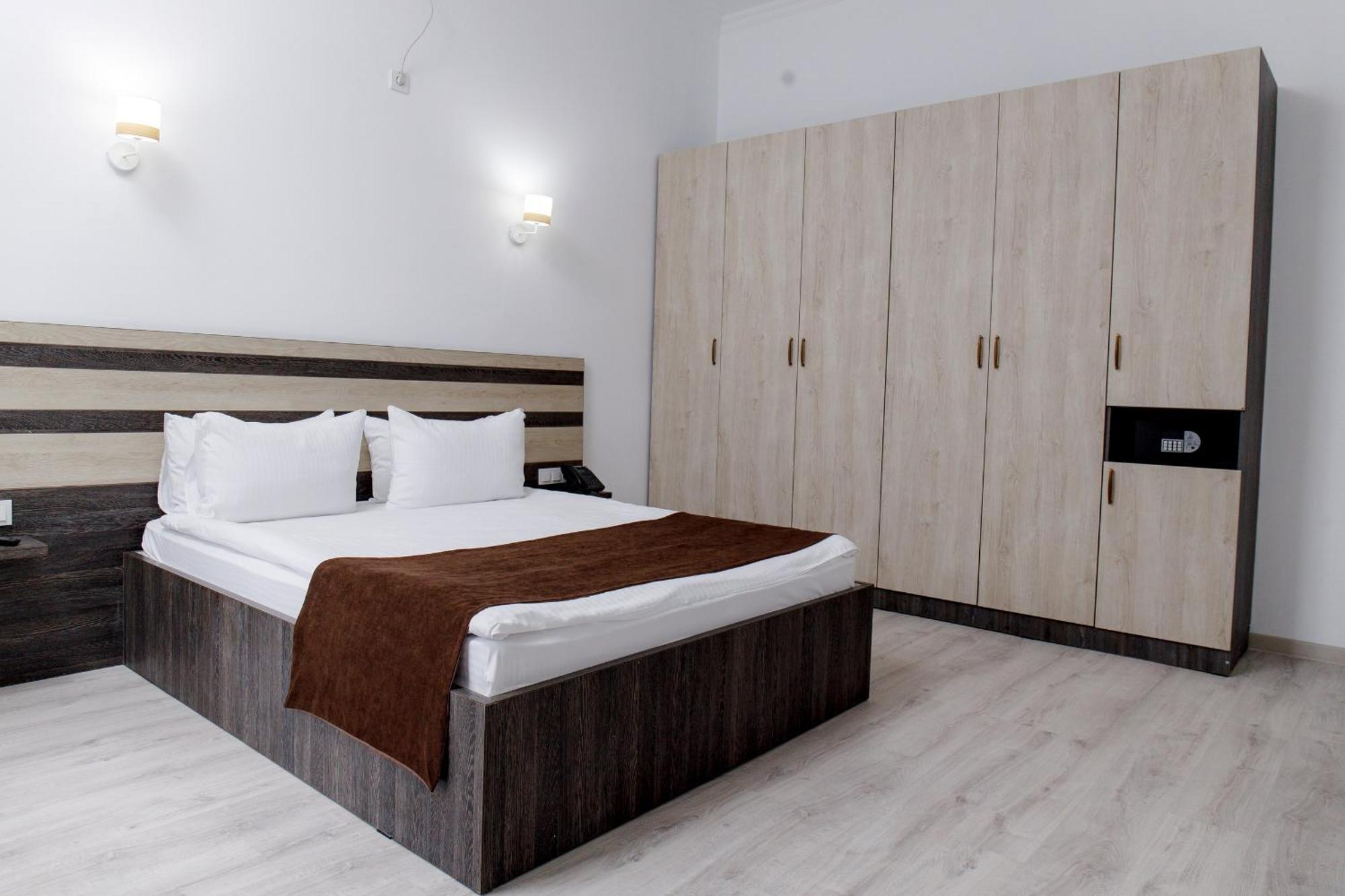 Infinity Plaza Hotel Aτιράου Εξωτερικό φωτογραφία